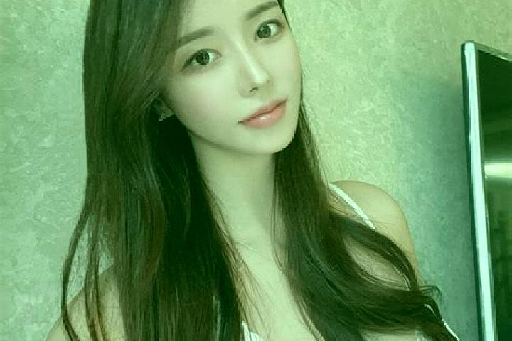 Penelope, 30 — Escort in Jicang, China
