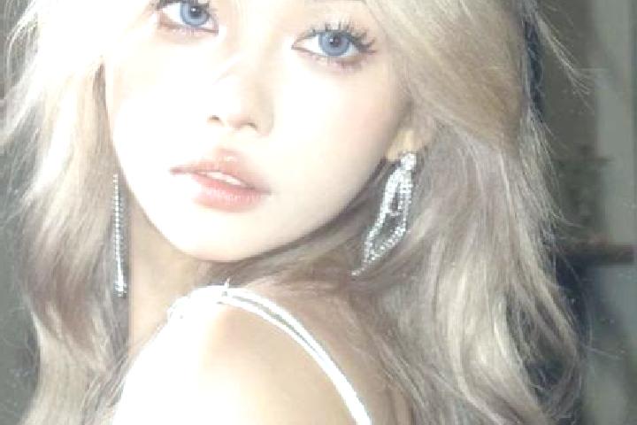 Penelope, 31, a blonde grey-eyed asian companion based in Ambuclao. Offering OWO, Striptease, Party Girl. Available for incall and outcall, overnight booking...