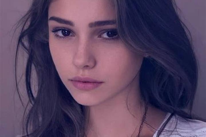 Penelope, 31, a chestnut grey-eyed slavic companion based in Shikarpur. Offering A-Level, Couples, Roleplay, Tantra, Dinner Date. Available for incall and ou...