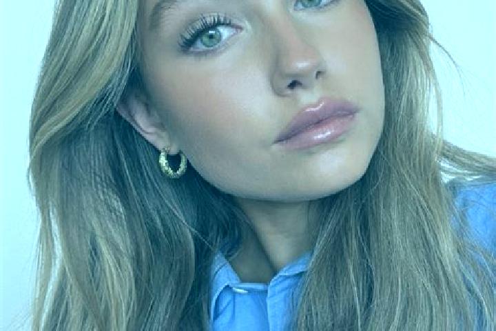 Penelope, 33, a dark blonde green-eyed european companion based in Bang Kapi. Offering Dinner Date, Travel Companion, Prostate Massage. Available for incall ...