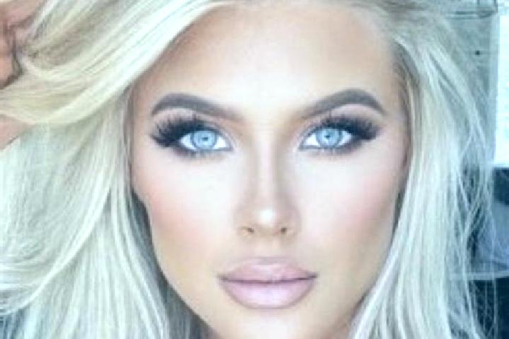 Penelope, 33, a platinum blonde dark-eyed latina companion based in Vieiras. Offering CIM, A-Level, Party Girl. Available for incall and outcall, overnight b...