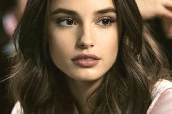 Penelope, 34, a brunette brown-eyed middle eastern companion based in Gold Coast. Offering Striptease, OWO, BDSM, Couples. Available for incall and outcall, ...
