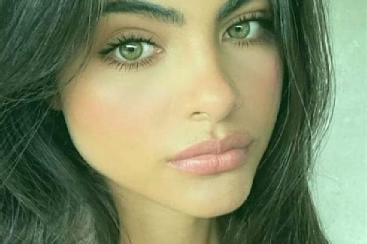 Penelope, 34, a brunette dark-eyed middle eastern companion based in Laconnex. Offering Duos, 69. Available for incall and outcall, day and evening dates.