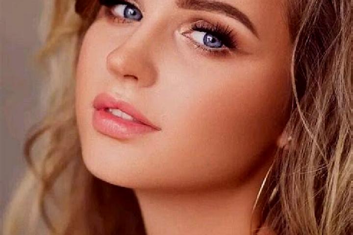 Penelope, 34, a dark blonde blue-eyed mediterranean companion based in Cottleville. Offering Massage, Striptease, Duos, OWO, CIM. Available for incall and ou...