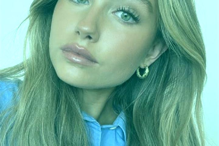 Penelope, 34, a dark blonde green-eyed mediterranean companion based in Wolpertswende. Offering A-Level, Travel Companion, Prostate Massage, BDSM. Available ...