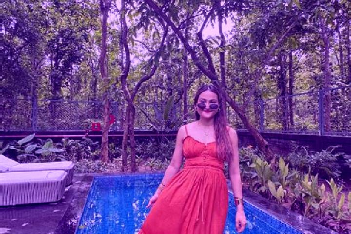 Penelope, 34 — Escort in Joypur Hat, Bangladesh