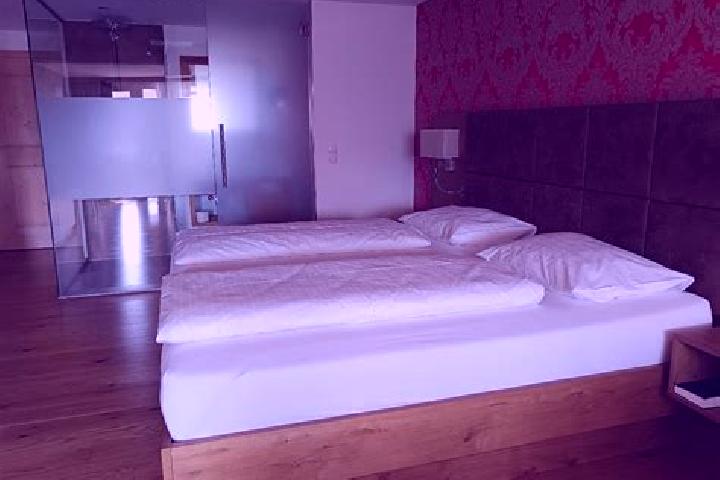 Penelope, 34 — Escort in Langenegg, Austria