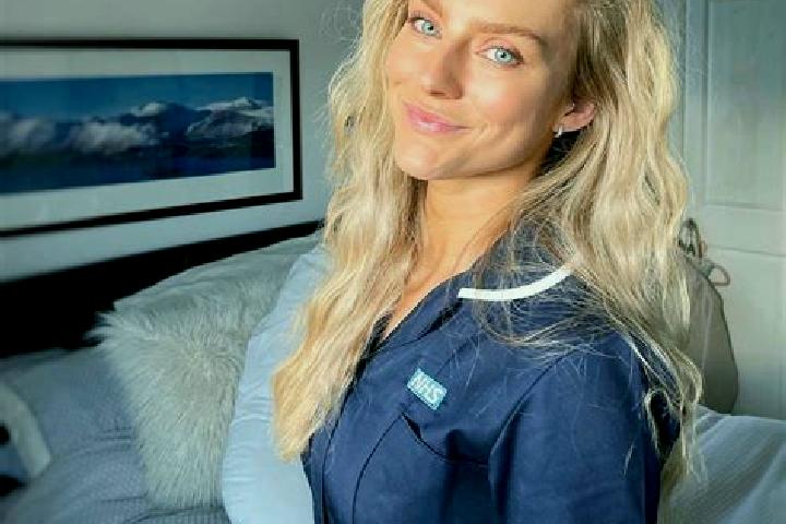 Penelope, 34 — Escort in Partington, United Kingdom