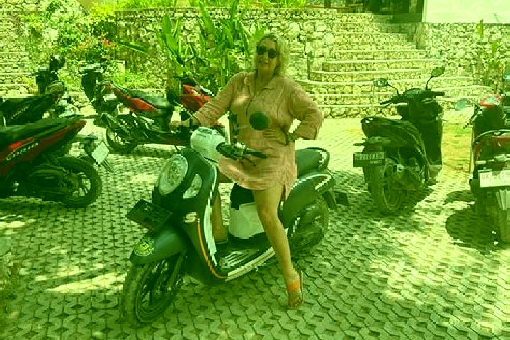 Penelope, 34 — Escort in Ped, Indonesia