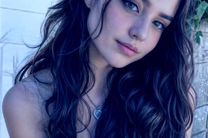 Penelope, 36, a auburn hazel-eyed middle eastern companion based in Salgadinho. Offering Prostate Massage, Erotic Massage, Roleplay, GFE. Available for incal...