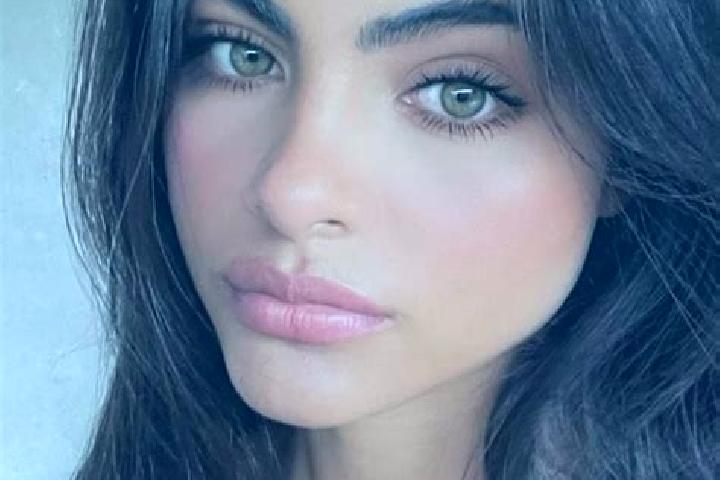 Penelope, 36, a chestnut dark-eyed european companion based in Kauklahti. Offering GFE, Domination, Couples, Massage. Available for incall and outcall, overn...
