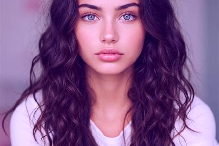 Penelope, 36, a dark blonde amber-eyed mediterranean companion based in Calulo. Offering A-Level, Duos, Overnight, Girlfriend Experience. Available for incal...