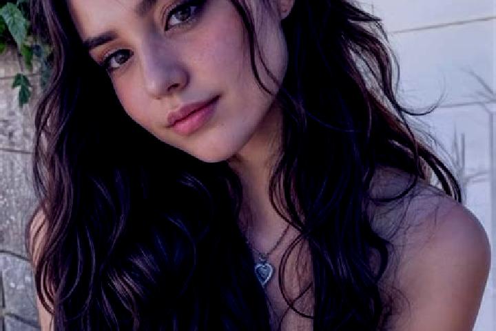 Penelope, 36, a dark blonde hazel-eyed middle eastern companion based in Mala. Offering Party Girl, Roleplay, Tantra, Travel Companion. Available for incall ...