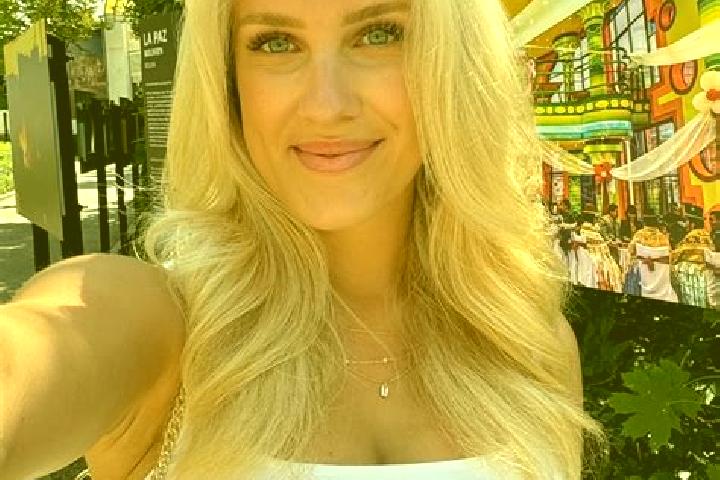 Penelope, 36 — Escort in La Gacilly, France