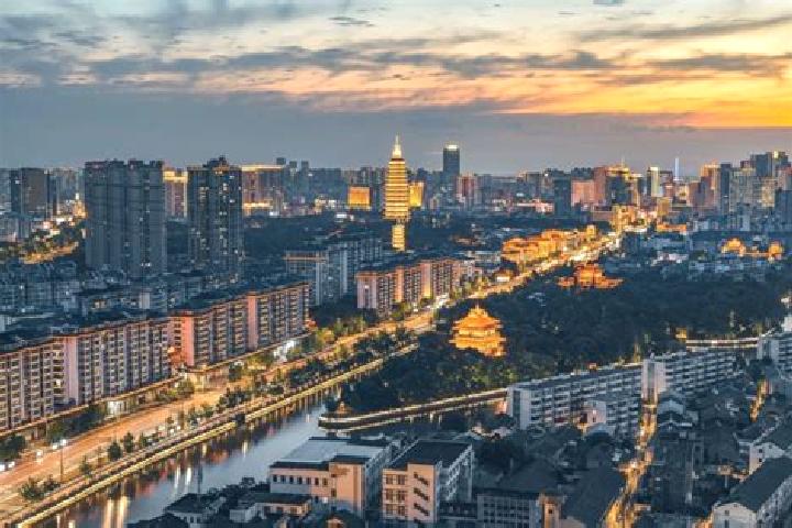 Penelope, 36 — Escort in Zhongyang, China