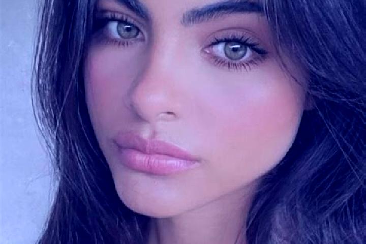 Penelope, 37, a brunette hazel-eyed middle eastern companion based in Dobra. Offering A-Level, Fetish, Tantra, Duos, BDSM. Available for incall and outcall, ...