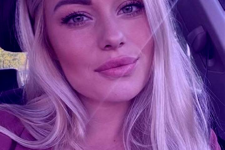 Penelope, 38, a blonde hazel-eyed mediterranean companion based in Valenton. Offering Erotic Massage, A-Level, Deep French Kissing, Party Girl. Available for...