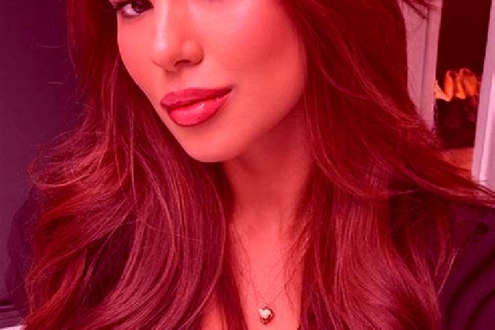 Penelope, 38, a chestnut dark-eyed latina companion based in Muros. Offering Girlfriend Experience, Deep French Kissing, Prostate Massage, Striptease. Availa...