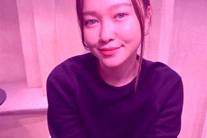 Penelope, 38, a dark blonde blue-eyed asian companion based in Baita. Offering Roleplay, OWO, Travel Companion. Available for incall and outcall, overnight b...