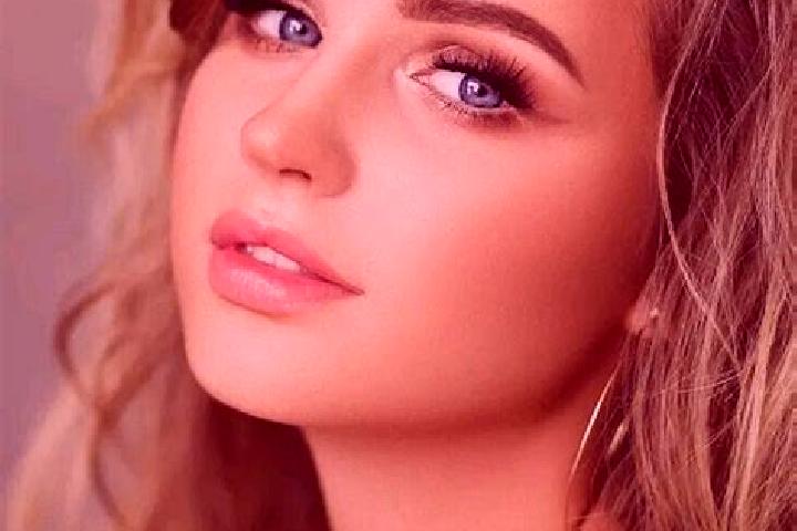 Penelope, 38, a dark blonde blue-eyed slavic companion based in Pont-l Eveque. Offering Duos, Girlfriend Experience, Striptease, Couples, Roleplay. Available...