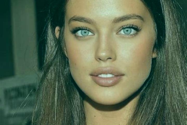 Penelope, 39, a chestnut green-eyed caucasian companion based in Castellar. Offering Travel Companion, Overnight, Erotic Massage. Available for incall and ou...