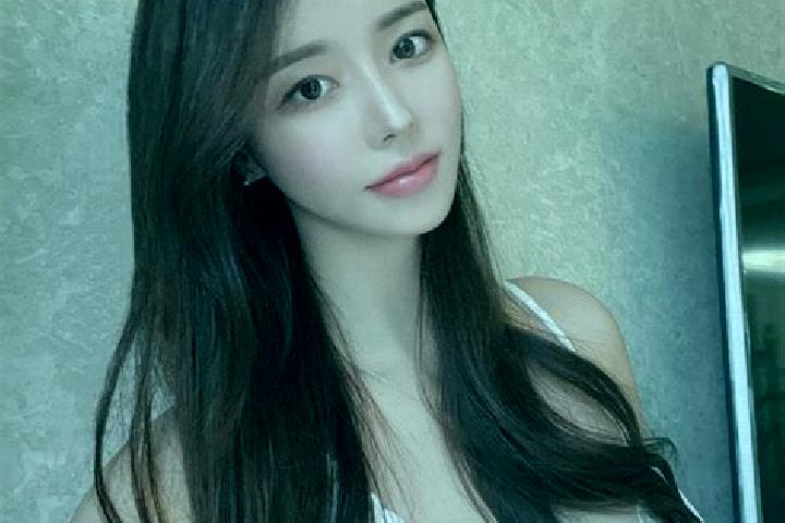 Penelope, 39 — Escort in Nancang, China