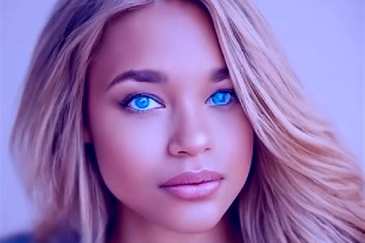 Piper, 20, a blonde blue-eyed latina companion based in San Nicolas. Offering GFE, Dinner Date, Erotic Massage, Deep French Kissing. Available for incall and...