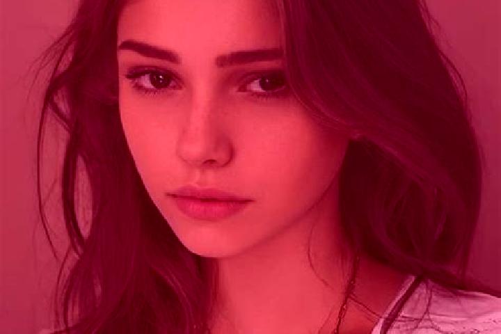 Piper, 20, a chestnut dark-eyed slavic companion based in Omnah. Offering Domination, Duos, BDSM. Available for incall and outcall, day and evening dates.