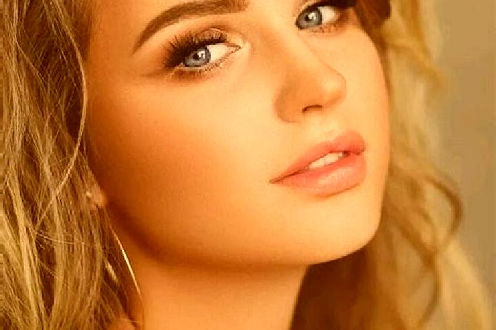 Piper, 20, a dark blonde blue-eyed mediterranean companion based in Concepcion del Norte. Offering Domination, BDSM, Striptease, Roleplay, Tantra. Available ...