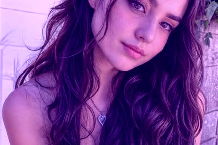 Piper, 20, a red hazel-eyed indian companion based in Fleury-en-Biere. Offering Striptease, A-Level, CIM, Erotic Massage, Deep French Kissing. Available for ...