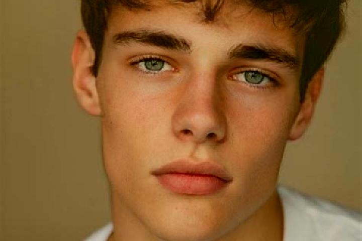 Piper, 21, a black brown-eyed caucasian companion based in Plumelin. Offering 69, Couples, Tantra. Available for incall and outcall, day and evening dates.