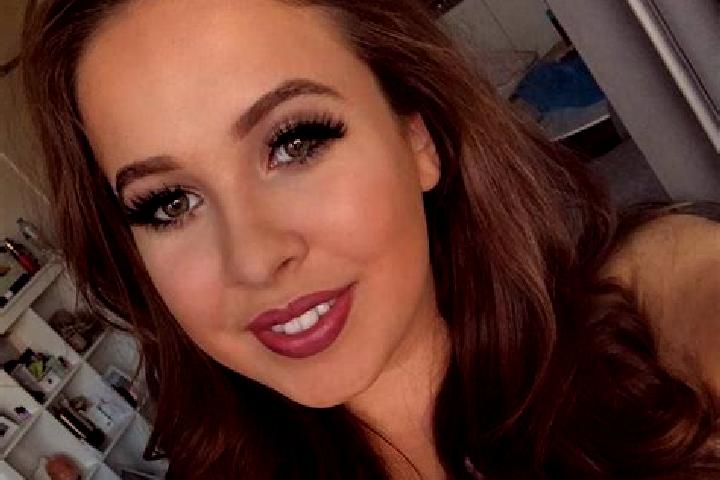 Piper, 21, a blonde dark-eyed latina companion based in Kangkar Sedili Kecil. Offering Tantra, Massage, Roleplay. Available for incall and outcall, overnight...