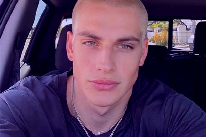Piper, 21, a dark blonde grey-eyed slavic companion based in Koradacheri. Offering OWO, Erotic Massage, 69, Domination, Couples. Available for incall and out...