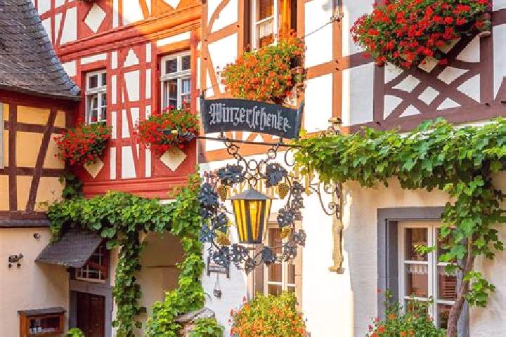 Piper, 21 — Escort in Luerdissen, Germany