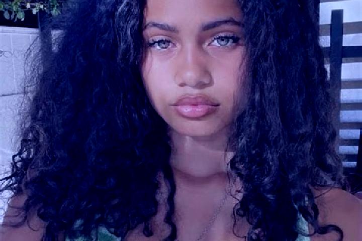 Piper, 22, a black green-eyed mixed companion based in Sotteville-les-Rouen. Offering CIM, 69, Duos. Available for incall and outcall, day and evening dates.