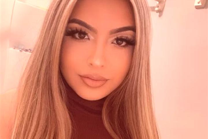 Piper, 22, a blonde dark-eyed latina companion based in Mansar. Offering GFE, A-Level. Available for incall and outcall, day and evening dates.