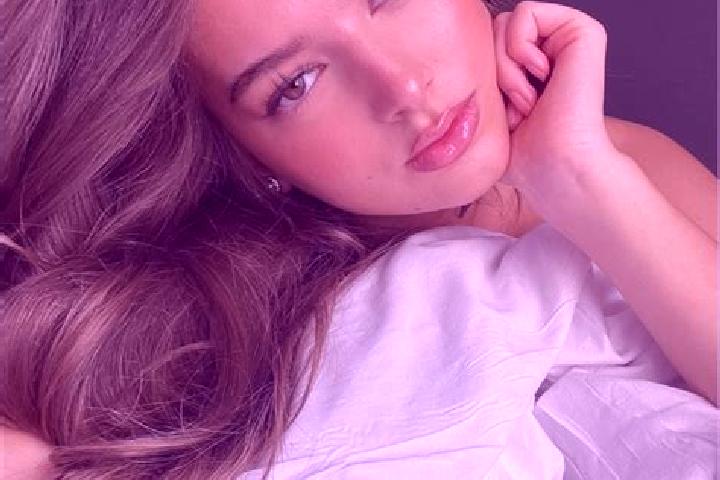 Piper, 22, a chestnut amber-eyed latina companion based in Otterburn Park. Offering Erotic Massage, Deep French Kissing, Massage. Available for incall and ou...