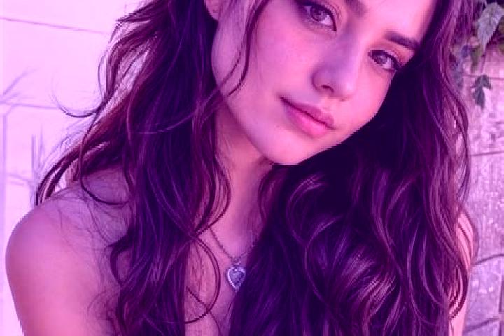 Piper, 23, a auburn amber-eyed mediterranean companion based in Huangwei. Offering Girlfriend Experience, Roleplay, Massage, Duos. Available for incall and o...