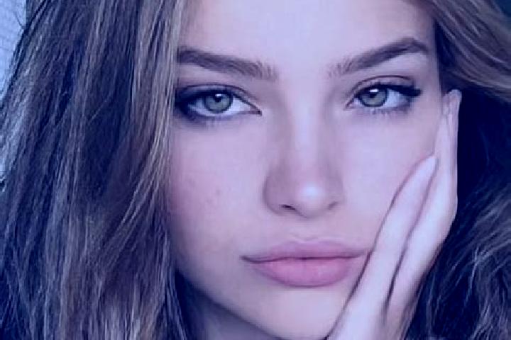 Piper, 23, a auburn hazel-eyed latina companion based in Torrejon el Rubio. Offering Tantra, GFE, Couples. Available for incall and outcall, overnight bookin...