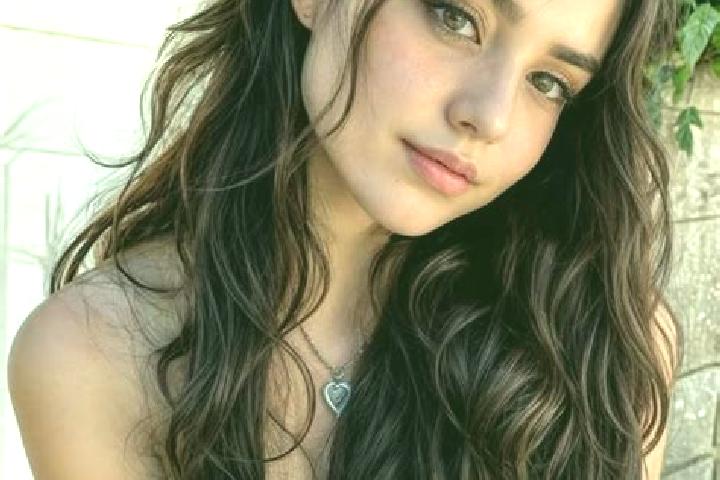 Piper, 23, a auburn hazel-eyed mixed companion based in Yuxi. Offering 69, Striptease, A-Level. Available for incall and outcall, overnight bookings available.
