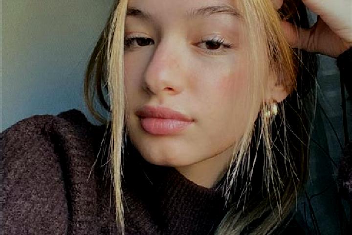 Piper, 23, a blonde brown-eyed latina companion based in Mancuernas. Offering Travel Companion, Erotic Massage. Available for incall and outcall, overnight b...