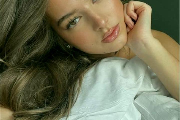 Piper, 23, a brunette hazel-eyed latina companion based in Sala Baganza. Offering Erotic Massage, Couples, CIM, Party Girl. Available for incall and outcall,...