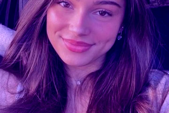 Piper, 23, a brunette hazel-eyed latina companion based in Samouco. Offering Domination, GFE, Travel Companion, Couples, CIM. Available for incall and outcal...