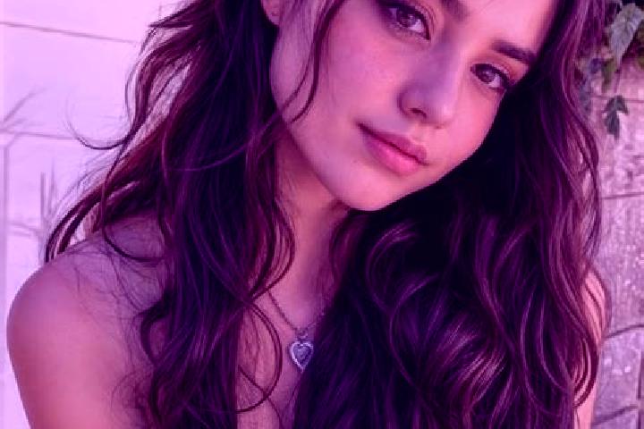 Piper, 23, a brunette hazel-eyed slavic companion based in Los Santiagos. Offering Roleplay, Duos, Overnight, Dinner Date. Available for incall and outcall, ...