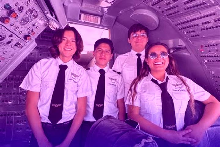 Piper, 23 — Escort in Campo de Aviacion, Mexico