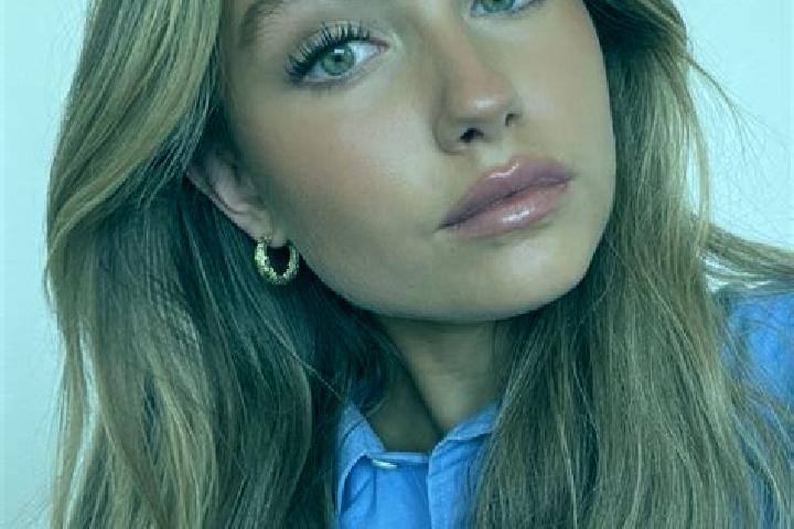 Piper, 24, a dark blonde green-eyed ebony companion based in Hove. Offering Tantra, 69, BDSM, A-Level, Dinner Date. Available for incall and outcall, day and...