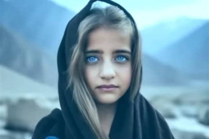 Piper, 25, a auburn blue-eyed middle eastern companion based in Manta. Offering Prostate Massage, Erotic Massage, Tantra, Overnight, Deep French Kissing. Ava...