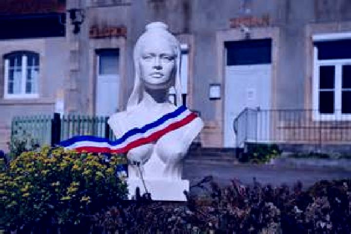 Piper, 25 — Escort in Aiton, France