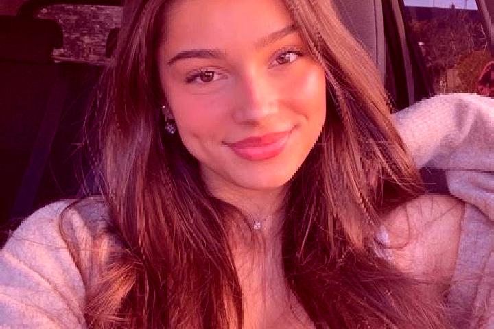 Piper, 26, a brunette blue-eyed indian companion based in Groslay. Offering Dinner Date, A-Level, BDSM. Available for incall and outcall, day and evening dates.