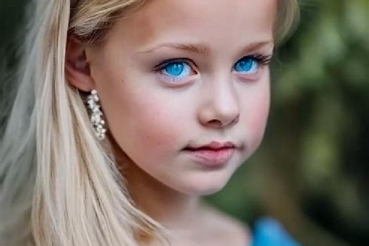 Piper, 27, a blonde blue-eyed asian companion based in Peristeri. Offering Deep French Kissing, Couples, Fetish, A-Level, Travel Companion. Available for inc...